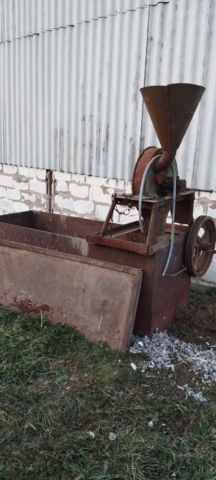Зернодробилка ,продам