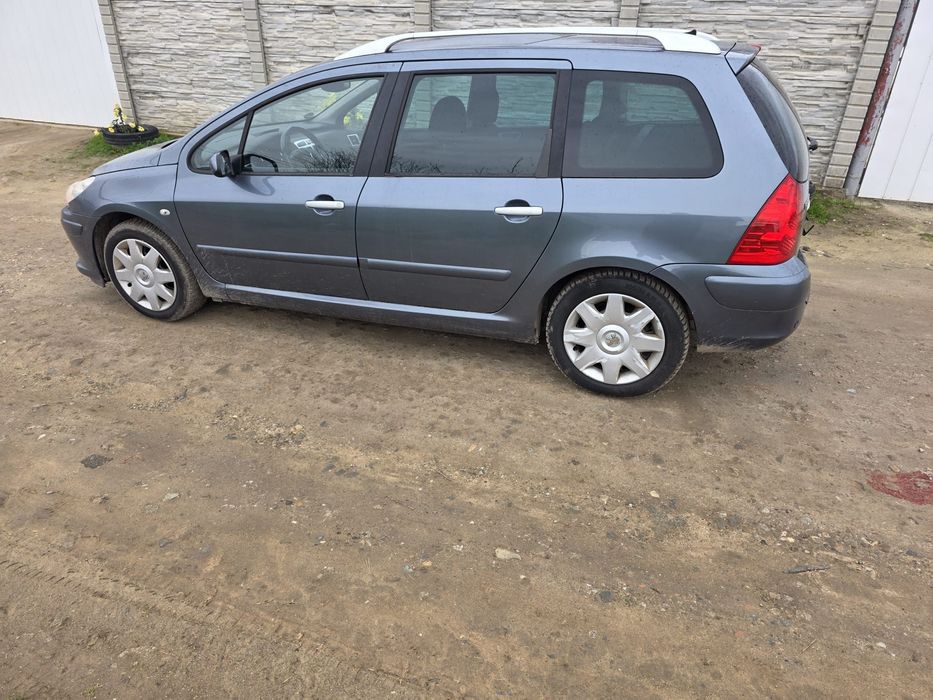 Dezmembrez Peugeot 307 2.0 hdi