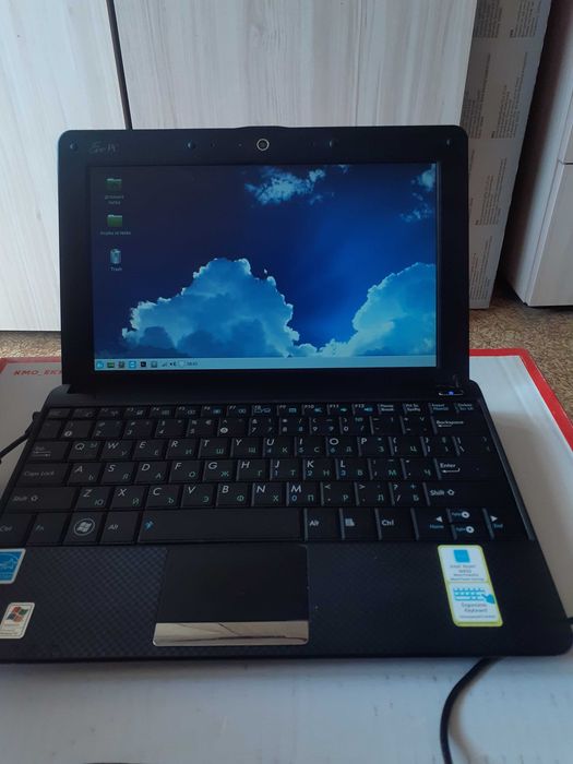 Малък лаптоп Асус Еее РС 1001РХ