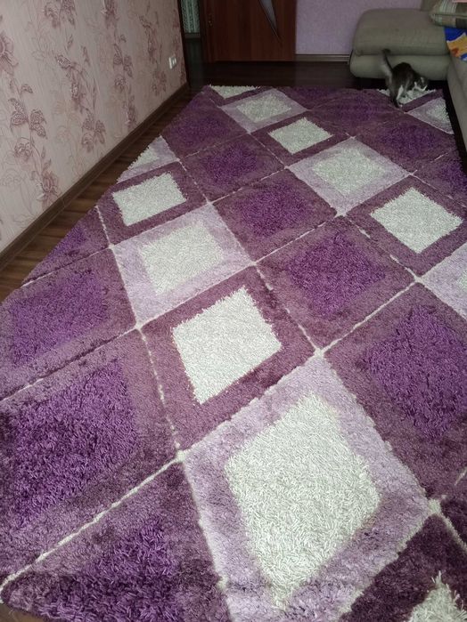 Продам ковёр б/у в хорошем состоянии 2*4