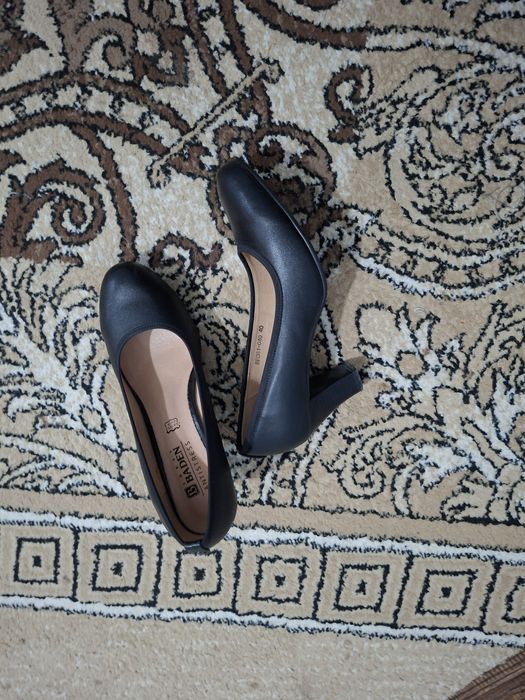 Прадаётся туфли размер 50