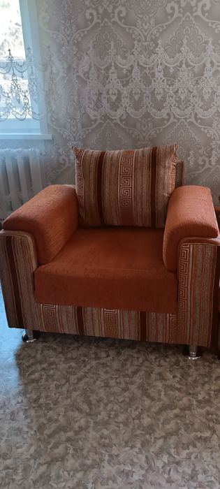 продам угловый большой диван + кресло