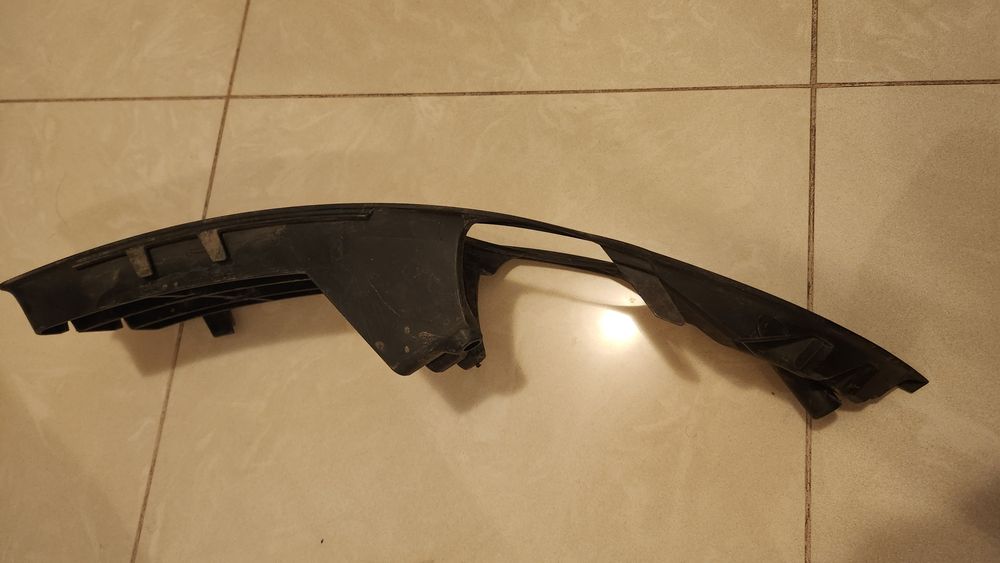 Trim bara fata proiector stânga Passat B6