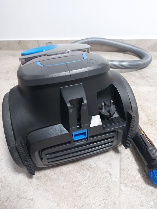 Aspirator fara sac Philips PowerPro Compact 900W