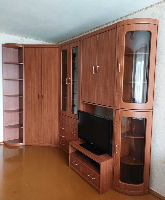 Стенка угловая цвет орех