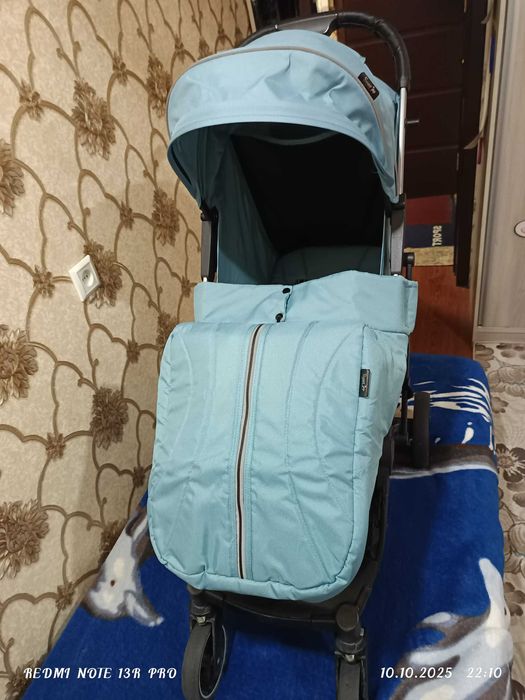Коляска для малышей