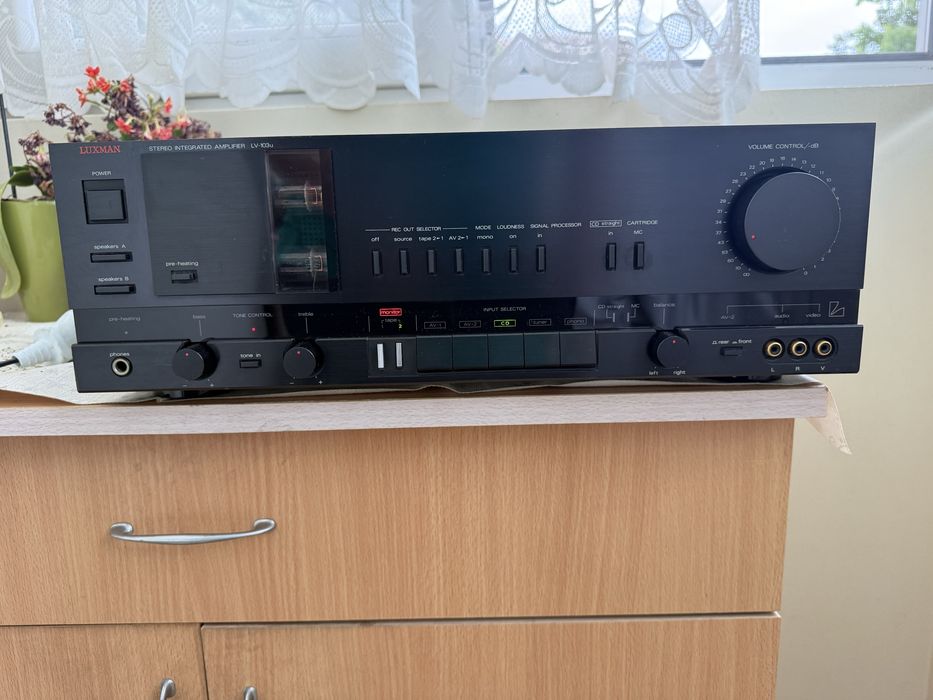 Luxman LV-103u Качествен стерео усилвател