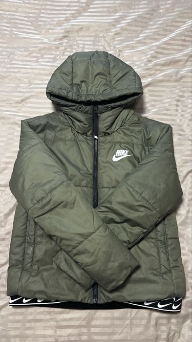 Дамкско яке Nike