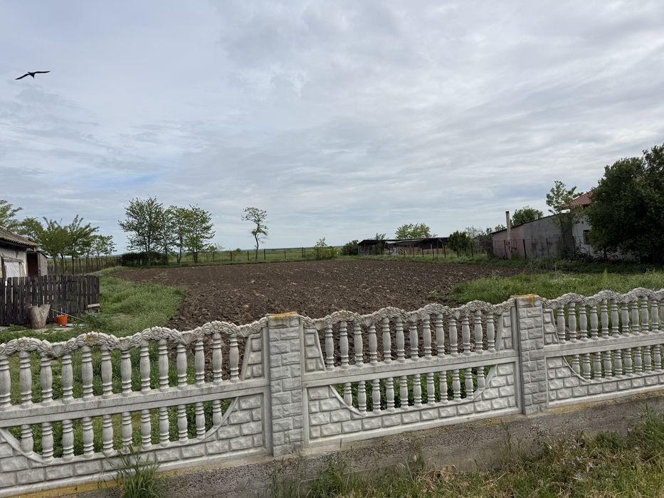 Vând teren intravilan excelent pentru casă sau investiție