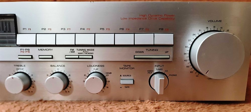 Yamaha RX-300 amplituner 2X33W pe 8 Ohm sau 2X54W pe 4 ohm