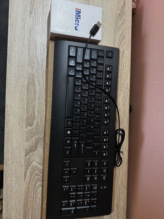 Tastatura cu mouse cu fir-Predarea doar in Oradea