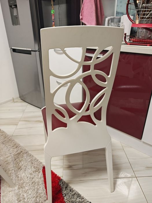 Перфектни кожени кухненски столове