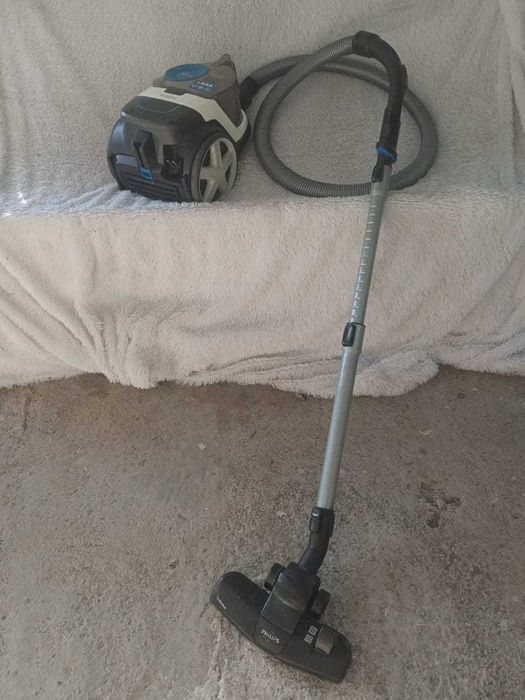 современный пылесос Philips