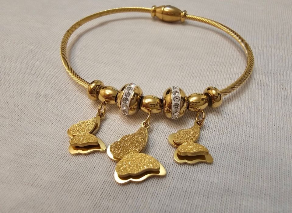 Елегантна дамска твърда гривна