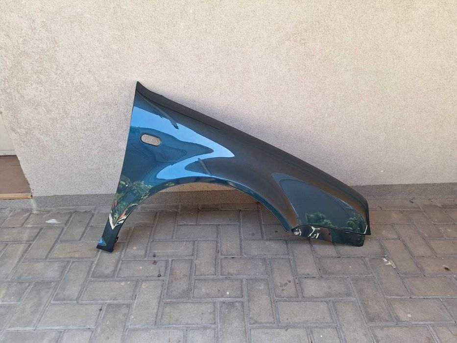 Aripa Fata Dreapta VW Golf 4/IV An 1998-2004 Vopsita Verde