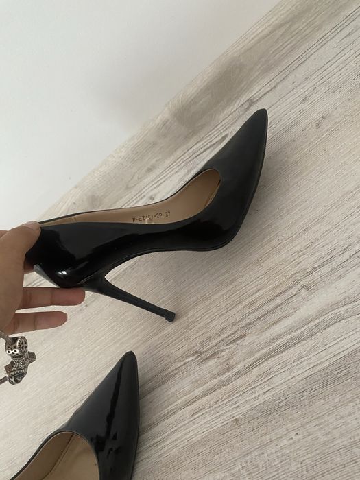 Pantofi toc negrii