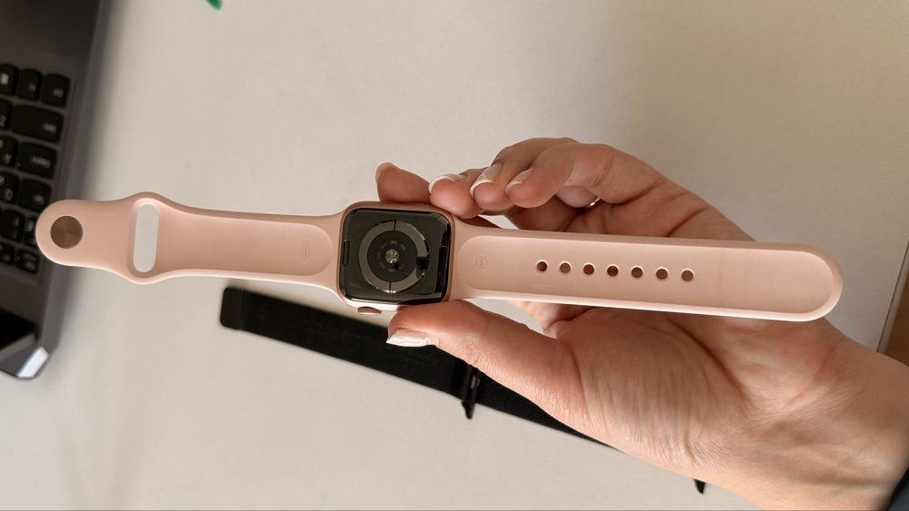Продам Apple Watch Series 4