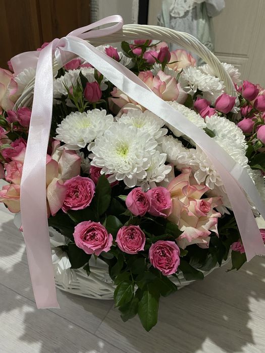 цветочная композиция в корзине