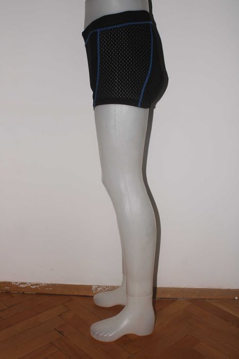 Черен къс клин за колоездене