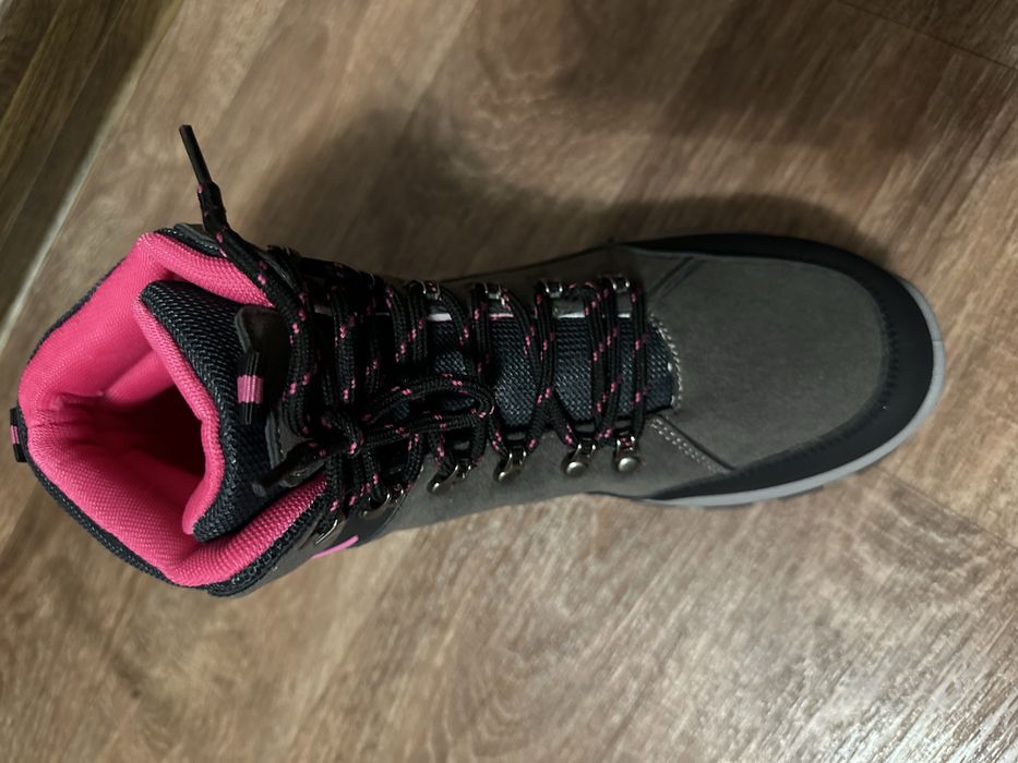 Женские кроссовки