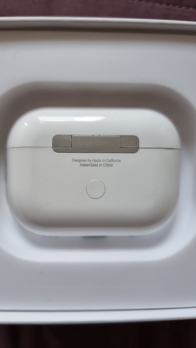Apple AirPods 2 (2022)