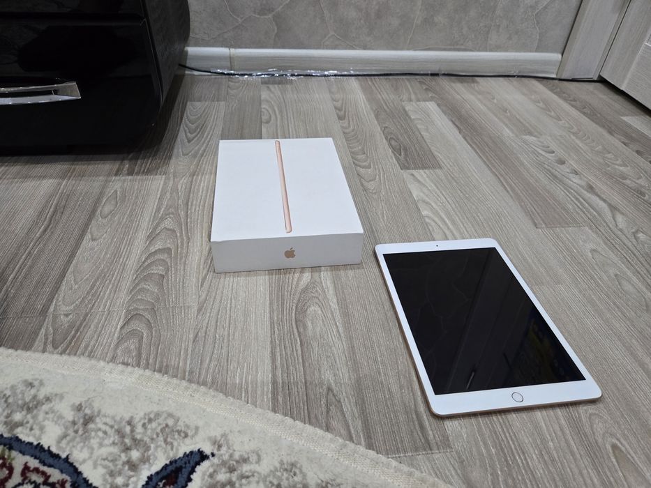 Продам iPad 8th Generation 32GB Gold!