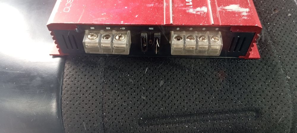 Продам усилитель аура амх1.800