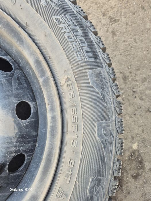 Продам шины с дискам ларгус