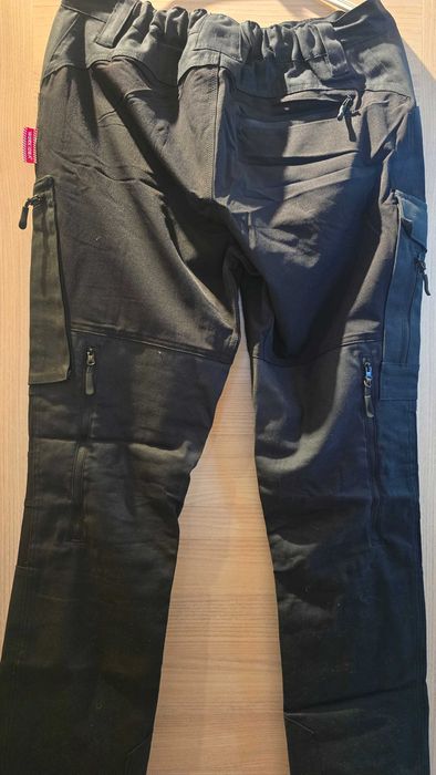 Pantaloni de lucru, marime L, multiple buzunare, negru