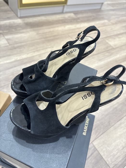 Продам босоножки