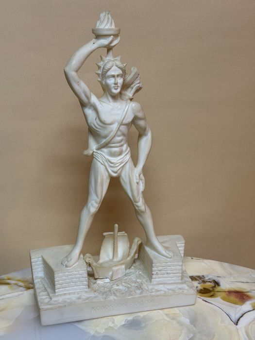 Sculptură „Colosul din Rodos”