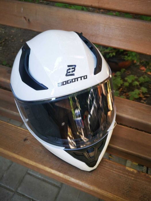 Нова мото каска Bogotto, размер L 59-60, внос от Aвстрия. Цена 107 лв.