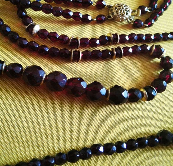 Чешские гранатовые бусы