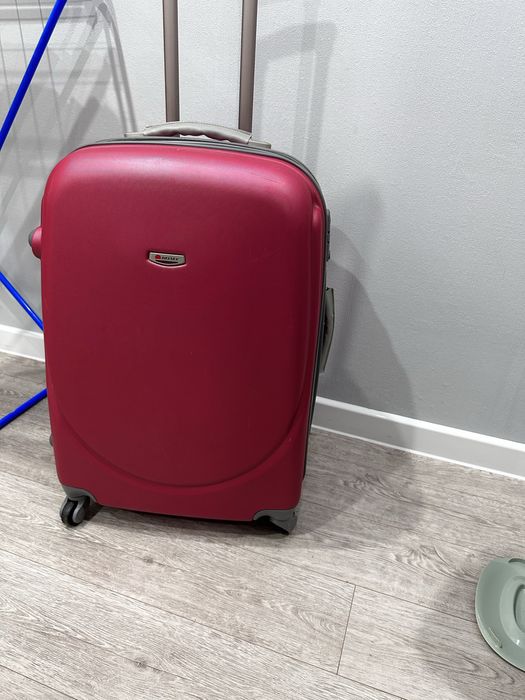 Продам чемодан DELSEY