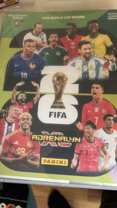 Album Adrenalin XL cu 205 de cartonașe