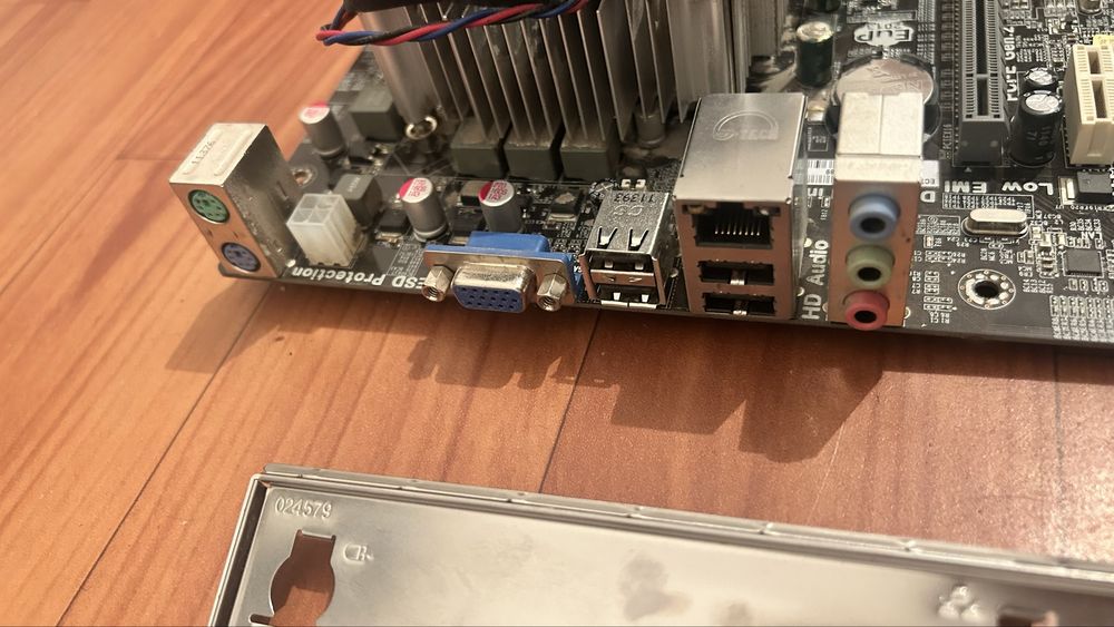 Материнская плата H81