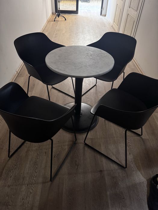 10 броя маси 50 броя столове