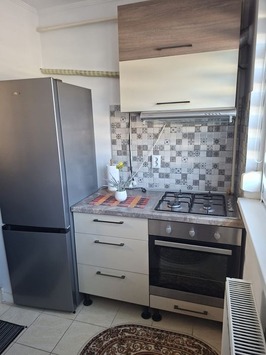 Închiriez garsoniera