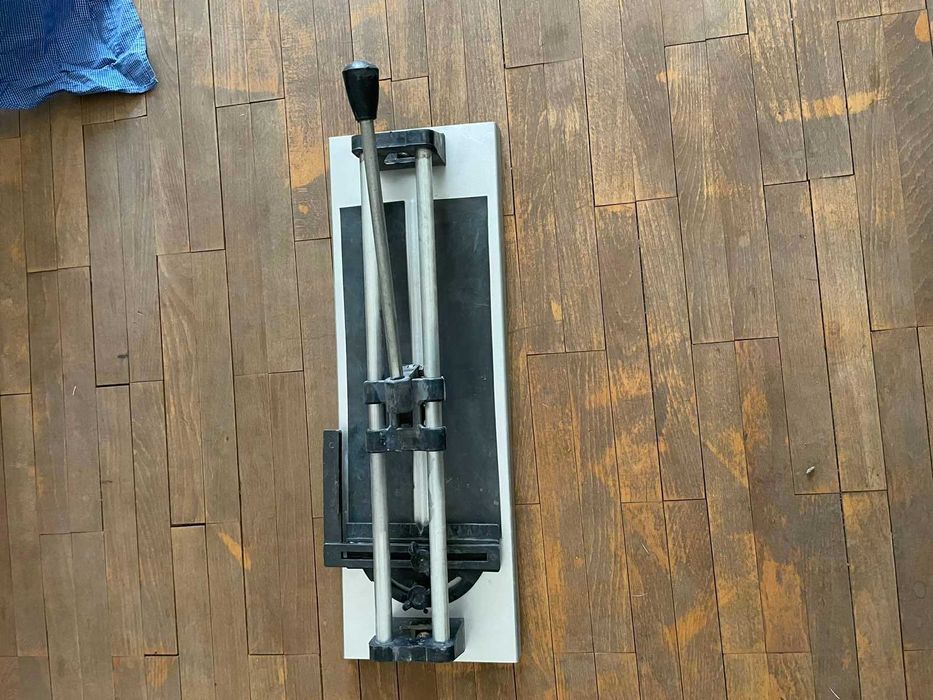 Машина за рязане на фаянс и теракот