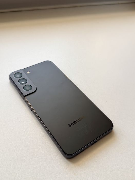 Samsung S22 qora rang