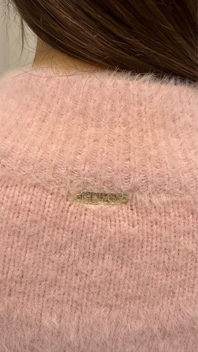 Дамски пуловери Guess