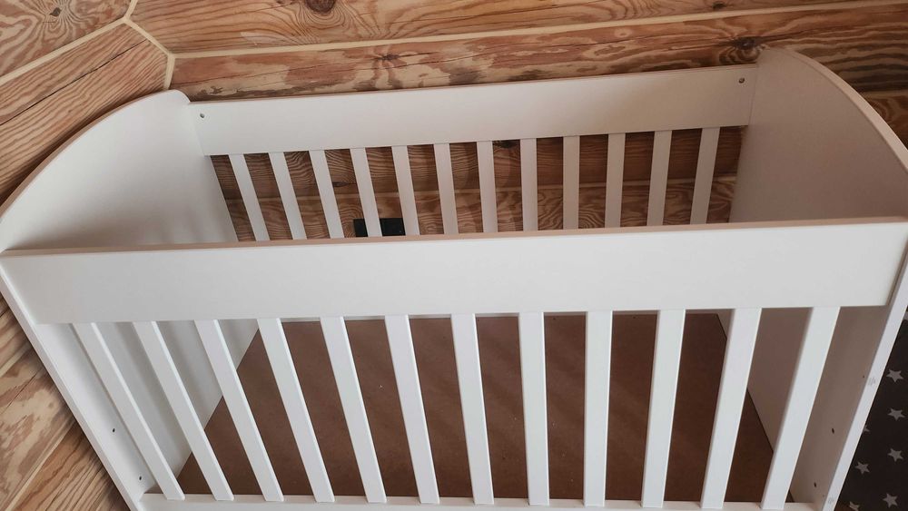 Дървена бебешка кошара