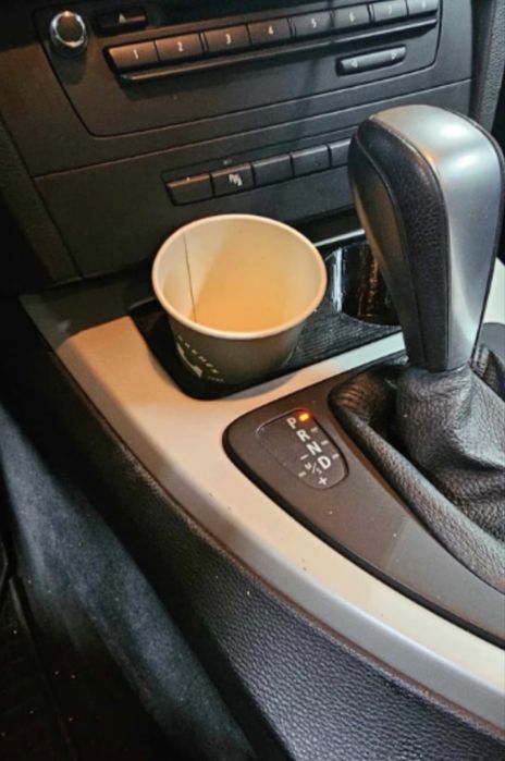 Продава cup holderi за bmw e90 e91 e92 e93