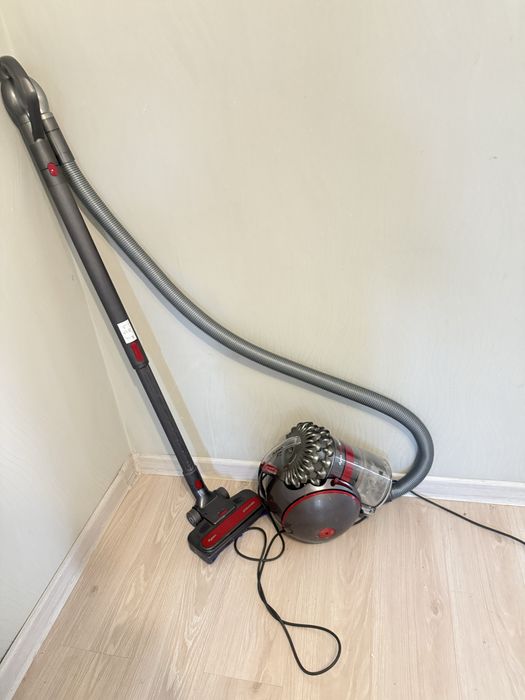 Пылесос DYSON проводной