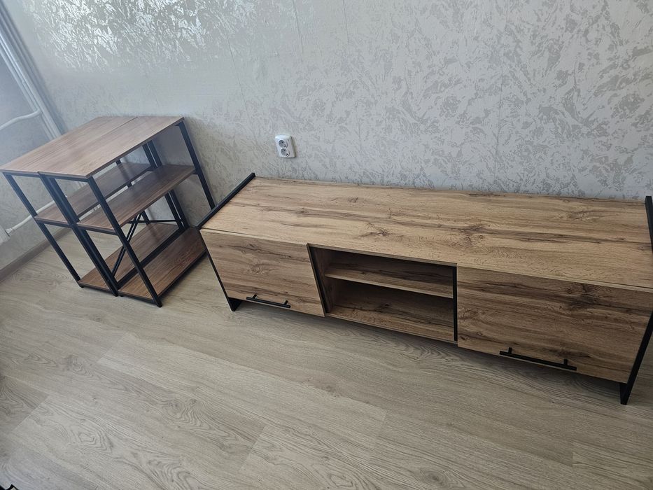 Продавам тв шкаф