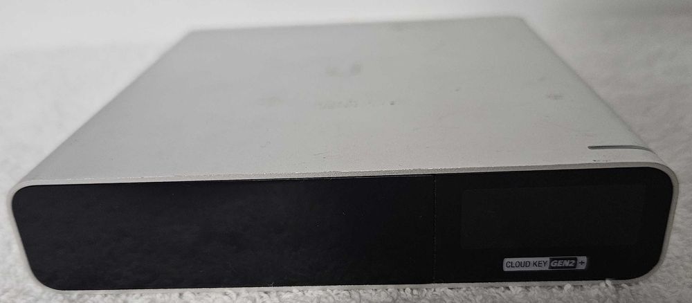 Consola Ubiquiti Compact UniFi CloudKey+ UCK G2 SSD, 1TB hdd
