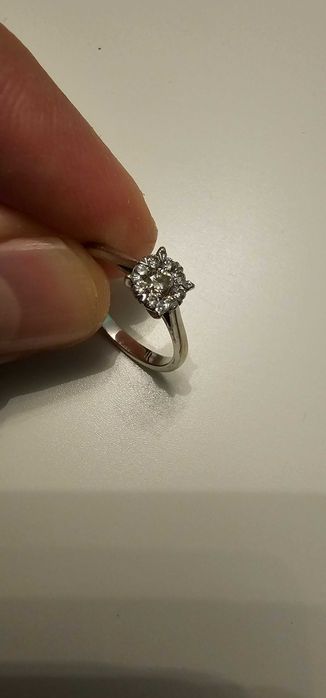 Годежен пръстен - бяло злато с диаманти