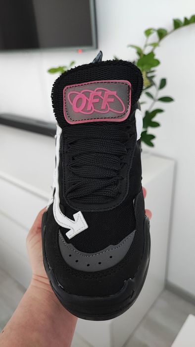 Adidasi  Off White Odsy