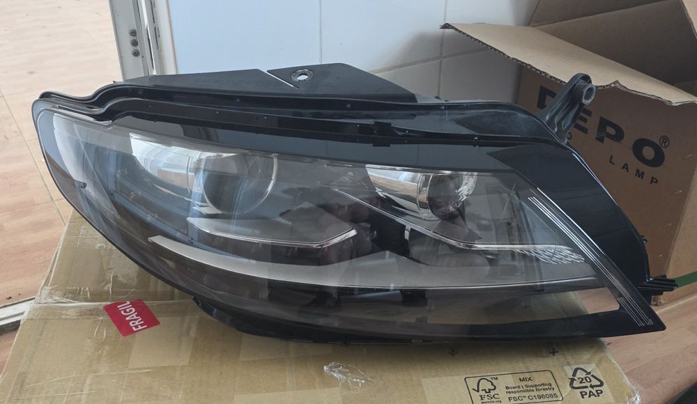 Capota si far dreapta Passat CC facelift 2013