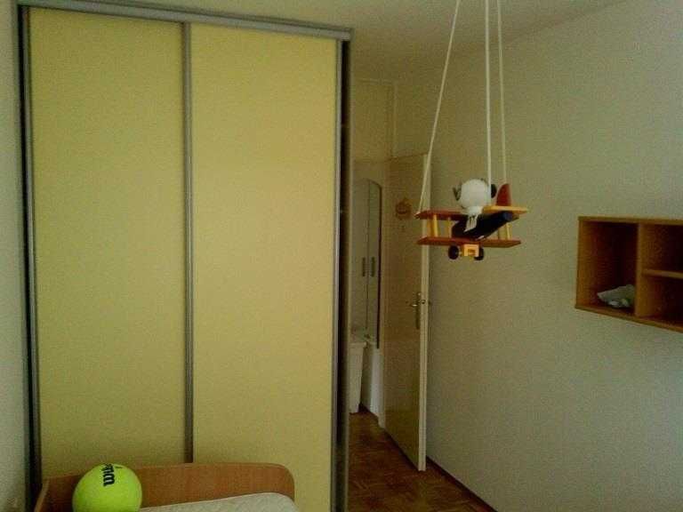 Дава се под наем Тристаен апартамент в Пловдив, Тракия - 85 кв.м за 438.6 € - Снимка #1